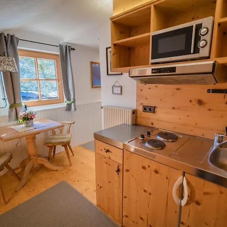 Gaestehaus Leirerhaeusl Konukevi Alpbach